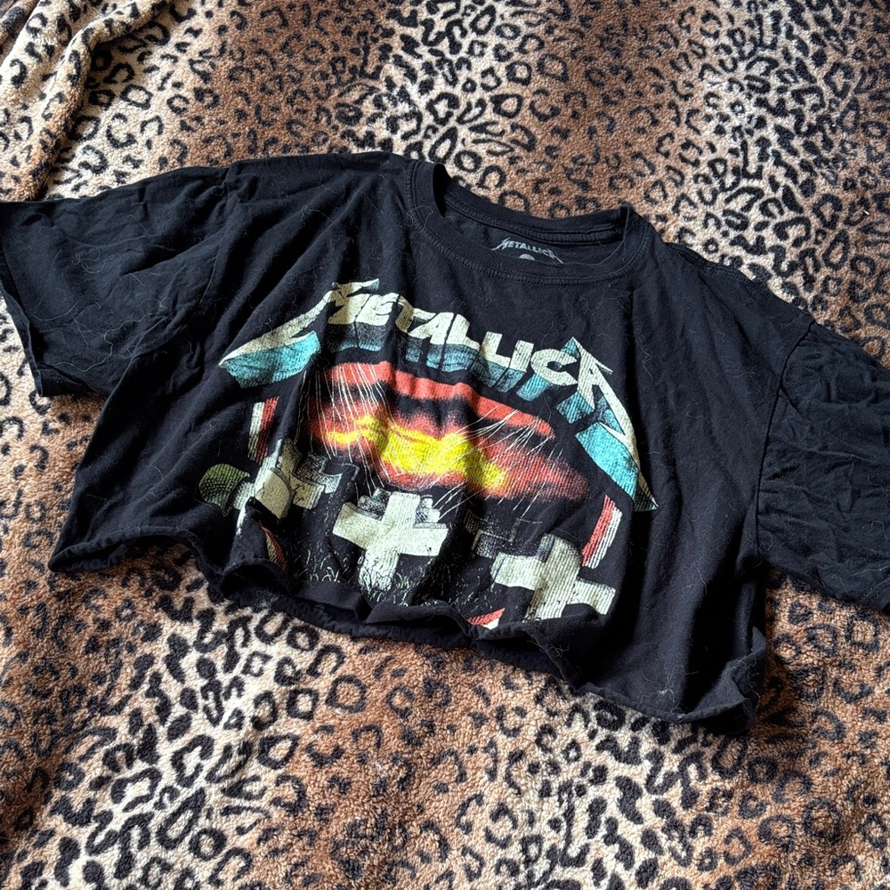 Metallica Women's Black Graphic Cropped Tee